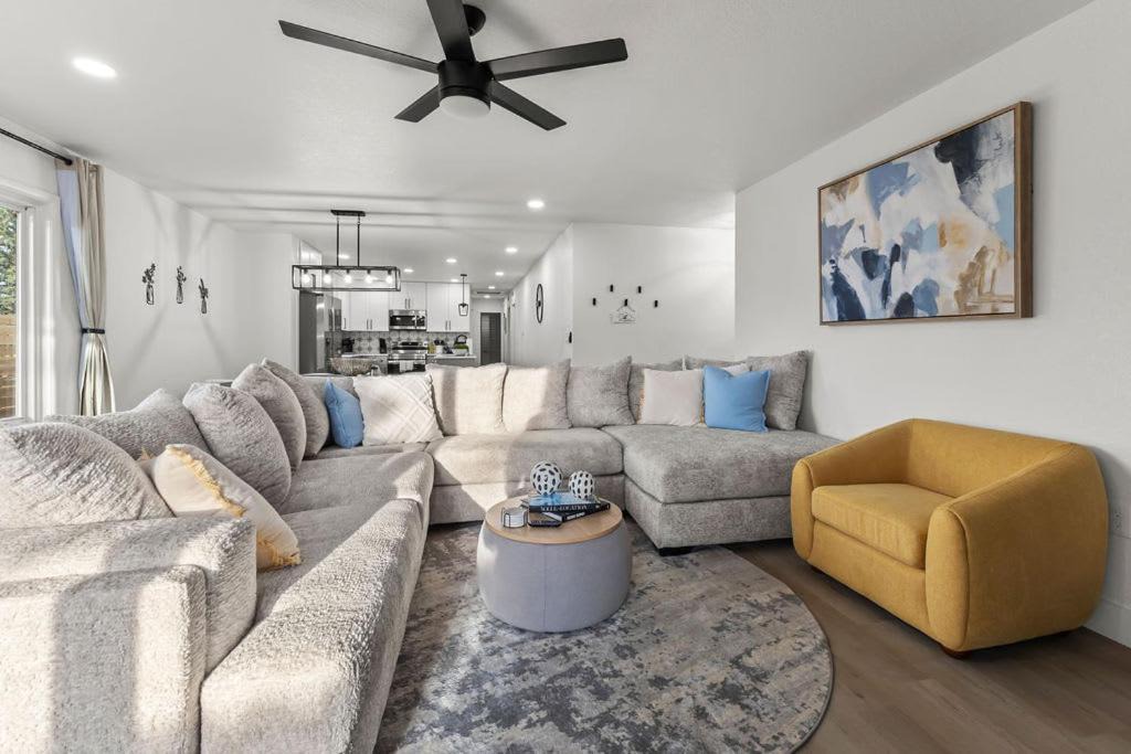 Photo of Livingroom in Arvada Plaza Area