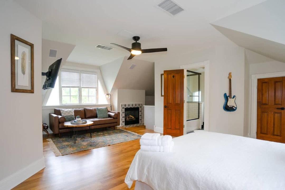 Photo of Bedroom in Five Points