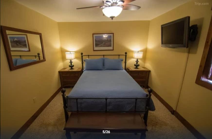Photo of Bedroom in Summit Cove