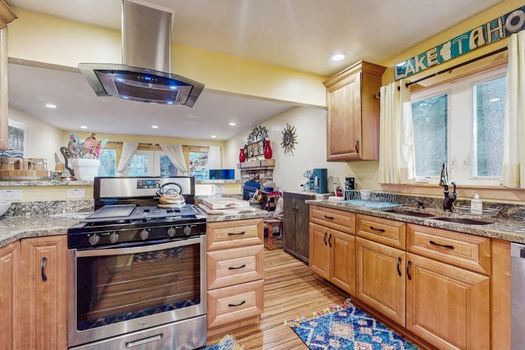 Photo of Kitchen in Tahoe Island