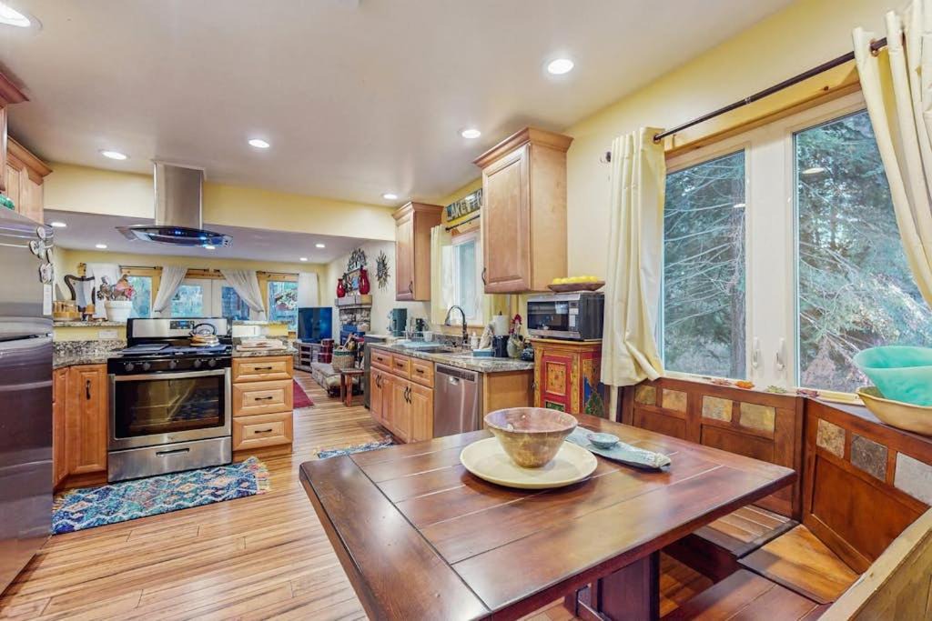 Photo of Kitchen in Tahoe Island