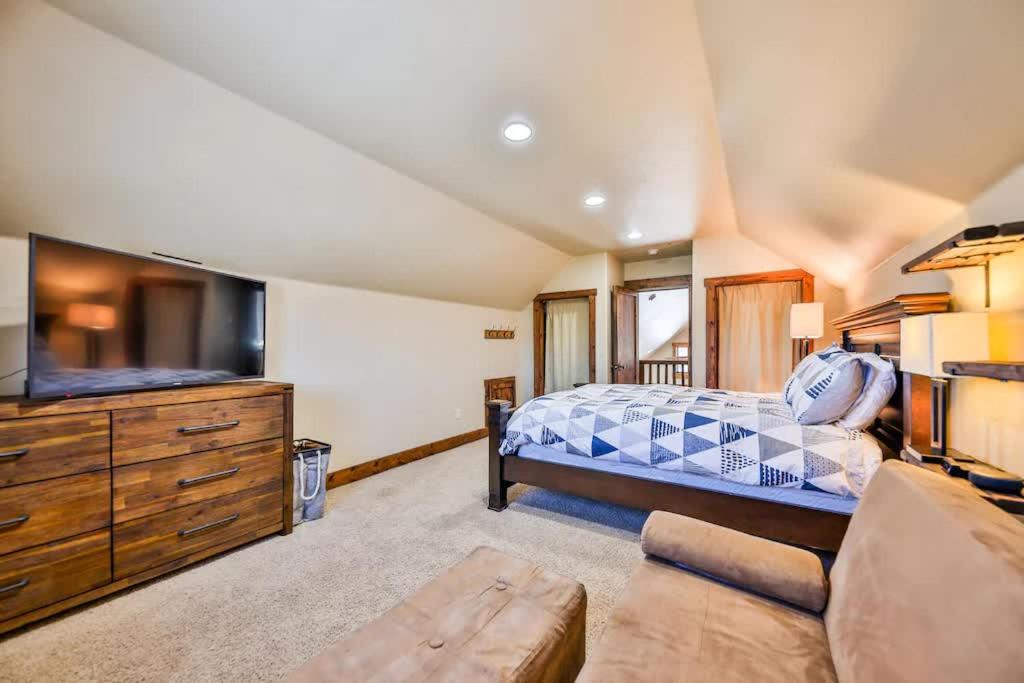 Photo of Bedroom in Grand Elk Ranch