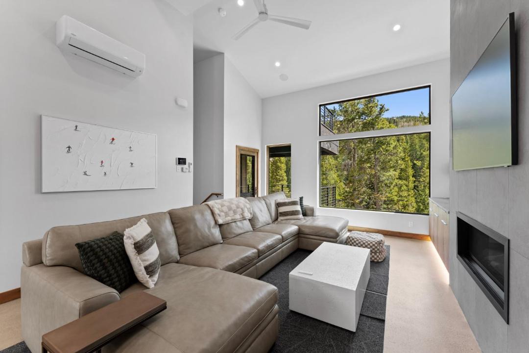 Photo of Livingroom in River Run
