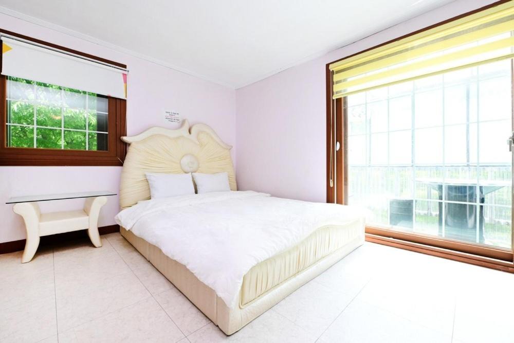 Photo of Bedroom in Buk