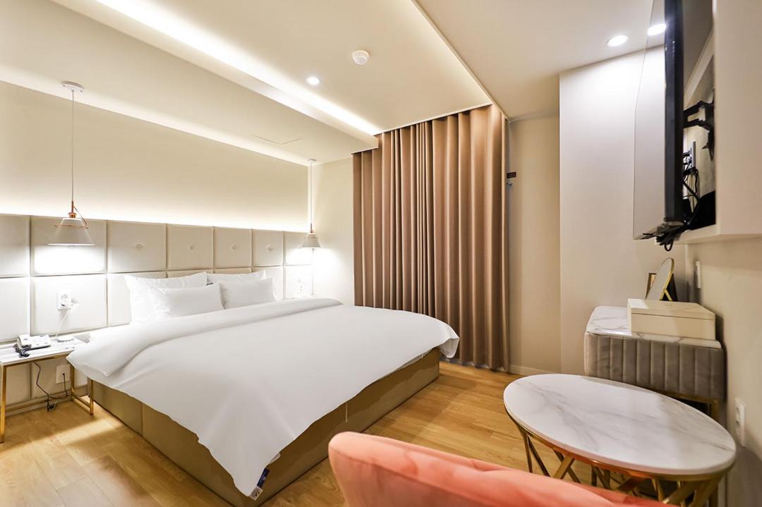 Photo of Bedroom in Saha