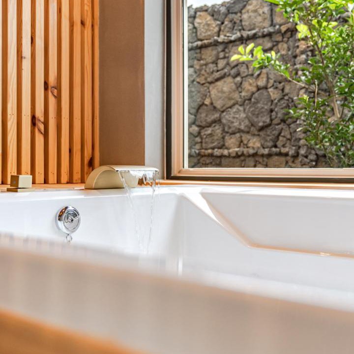 Photo of Bathroom in Aewol