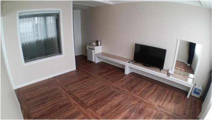 Photo of Livingroom in Downtown