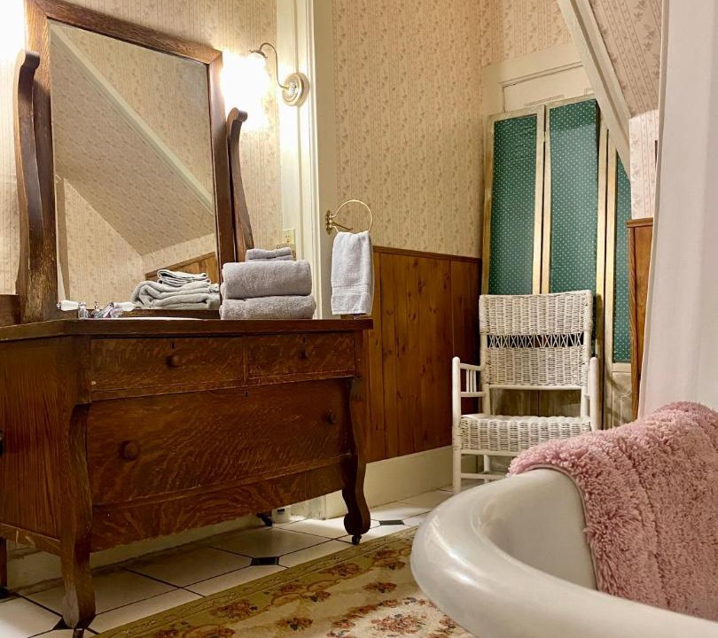 Photo of Bathroom in Golden
