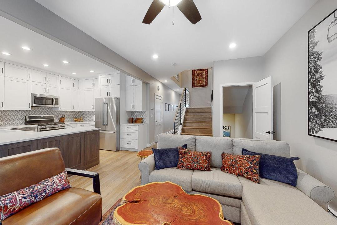 Photo of Livingroom in Edwards