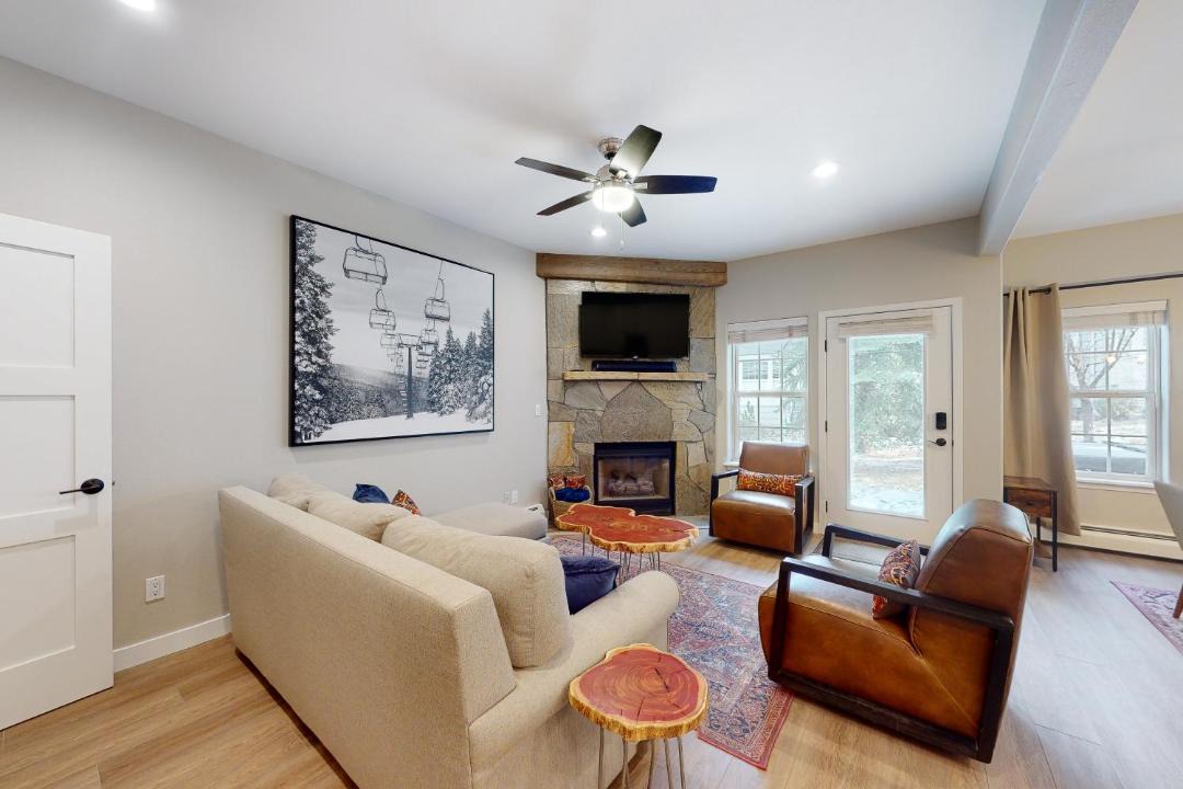 Photo of Livingroom in Edwards