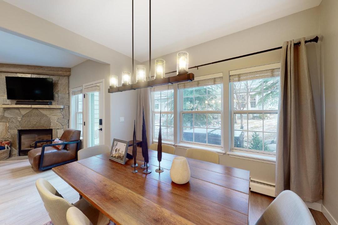 Photo of Livingroom in Edwards