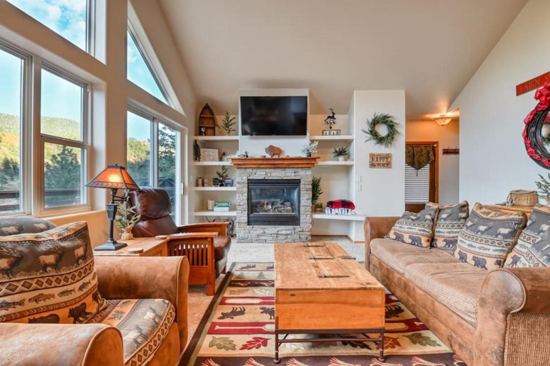 Photo of Livingroom in Green Mountain Falls
