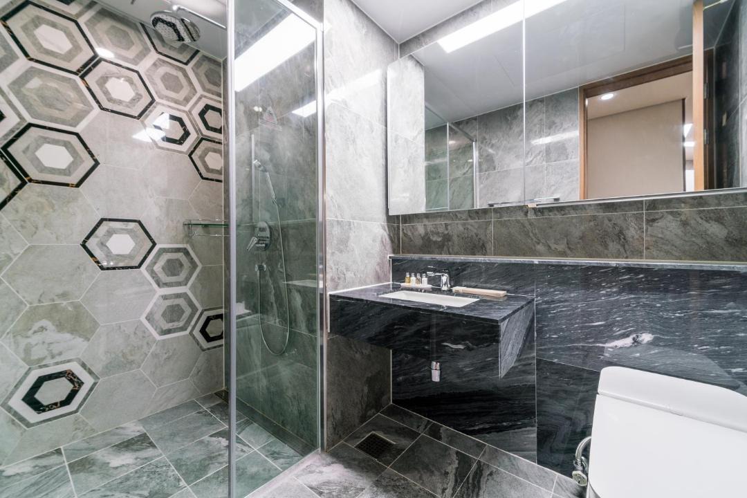 Photo of Bathroom in Ch'oryang-dong
