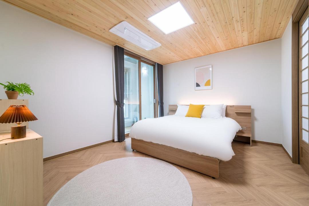 Photo of Bedroom in Ch'oryang-dong