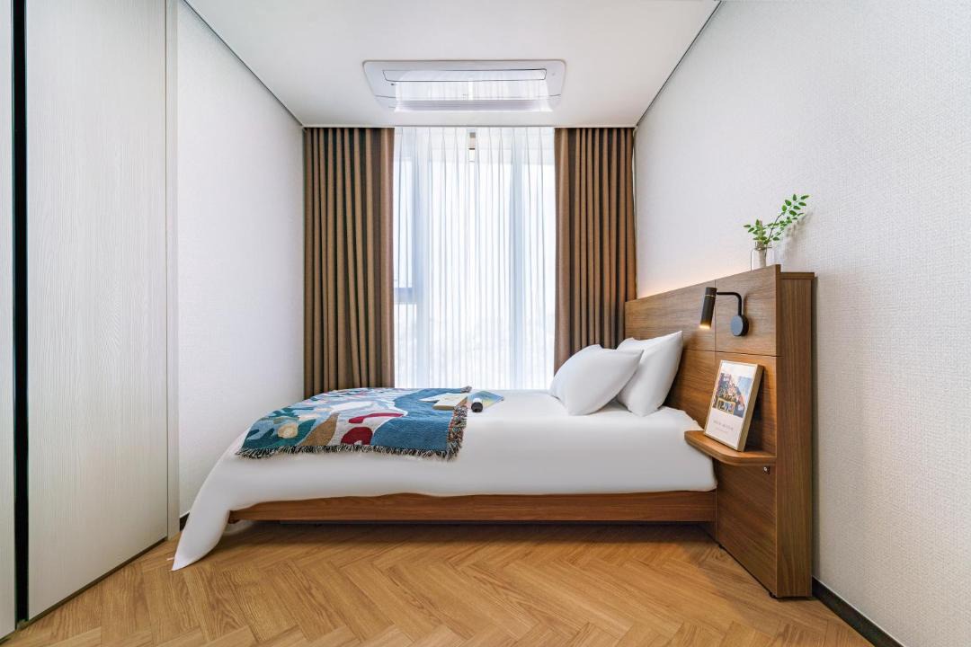 Photo of Bedroom in Ch'oryang-dong