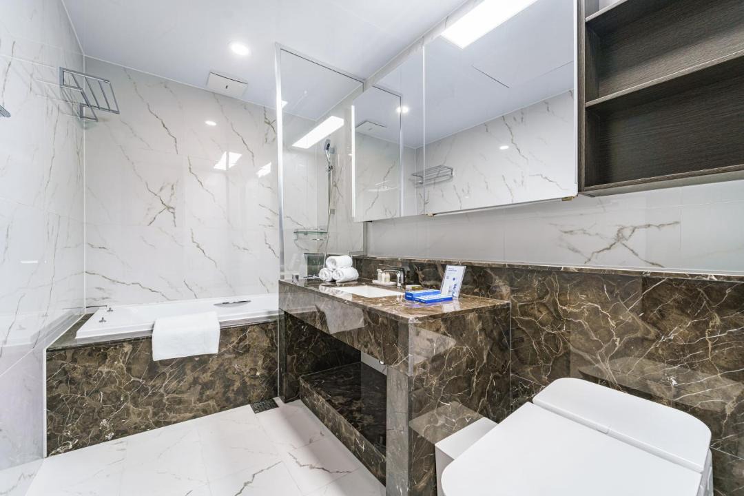 Photo of Bathroom in Ch'oryang-dong