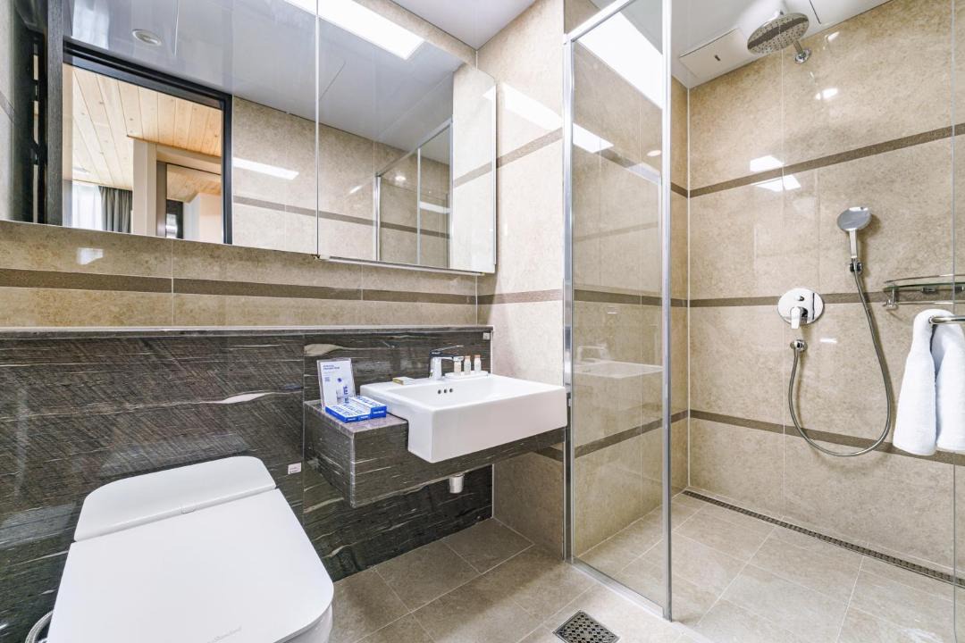 Photo of Bathroom in Ch'oryang-dong