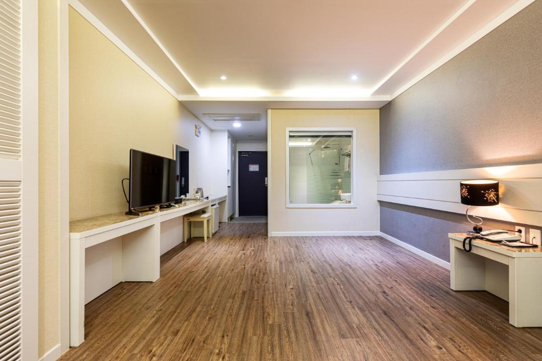Photo of Livingroom in Downtown