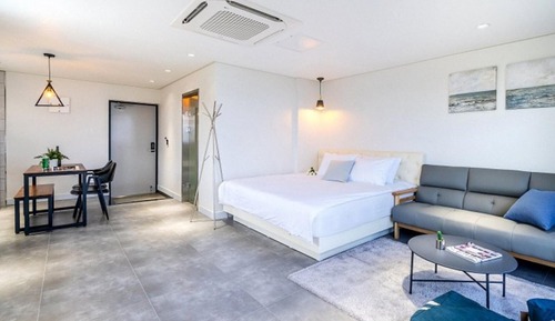 Room (Room 101 (Jetted Spa Private Terrace )