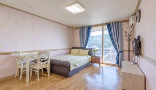 Room (Conch)