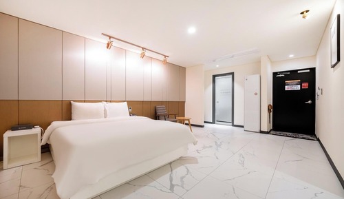 Room (Standard (1 Room Per 1 Parking Drive-)