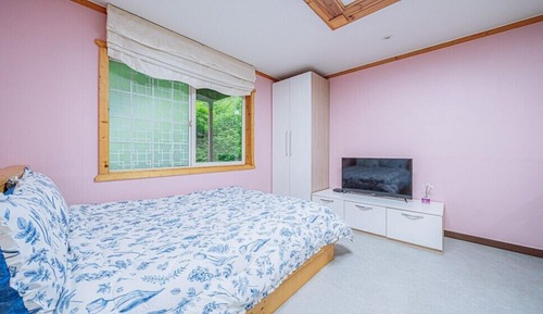 Room (Rose Hip)