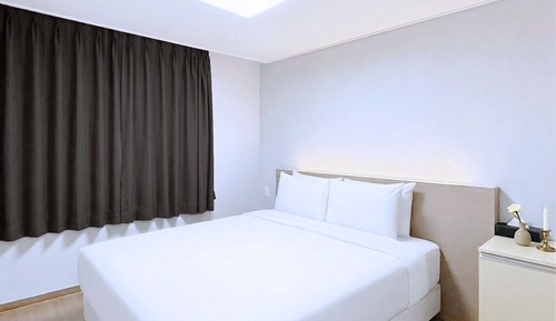 Deluxe Suite, 1 Queen Bed, Non Smoking, City View