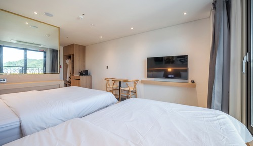 Deluxe Family Twin Room