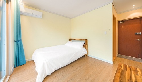 Basic Room, 1 Bedroom (101(Ocean View/No cooking))
