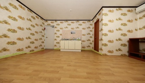 Room (Room 002 (Semi-basement))