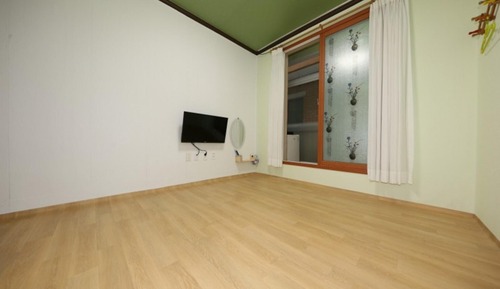 Room (Room 101)