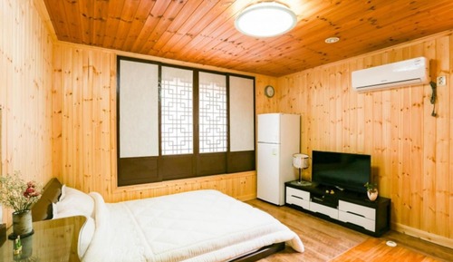 Room (Yegrina)