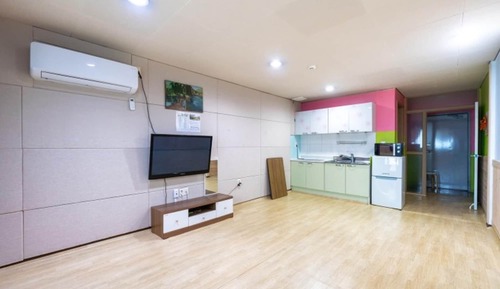 Room (Room 203)