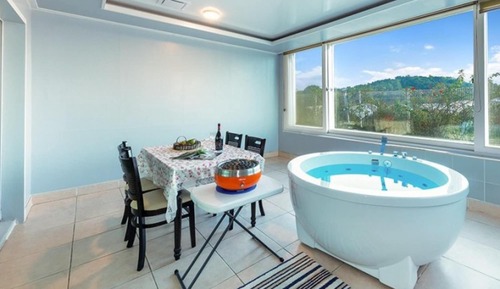 Room (101 Crystal (Spa individual indoor ba)