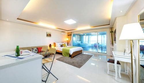 Room (202 Emerald (spa private indoor barbe)