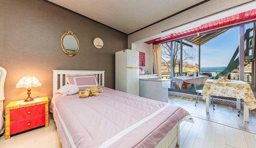 Room (Room 101)
