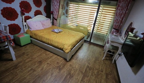 Room (Sunshine Sea (Room 208))