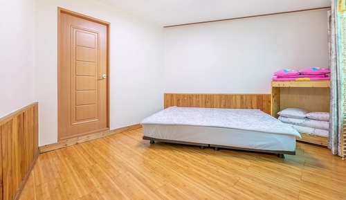 Basic Room, 1 Bedroom (Freesia)