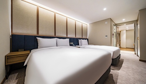 Royal Pool Suite A - Free Breakfast for 2 (Rice Noodle)