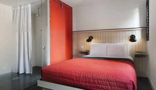 Room, 1 Queen Bed (Pod ADA)