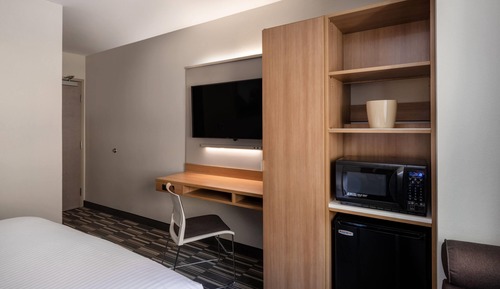 Room, 1 Queen Bed, Accessible, Non Smoking (Mobility/Hearing Impaired)