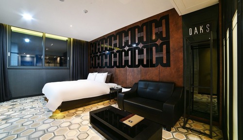 Room (1 vehicle per room deluxe)