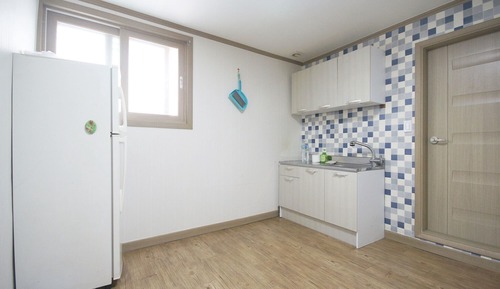 Room (Family room)