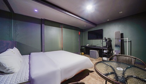 Room (Ondol Room)