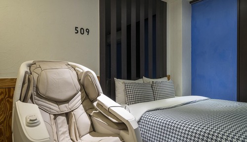Room (Special Room A (Samsung 75-inch TV ra)