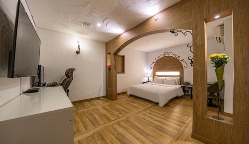 Room (Deluxe B)