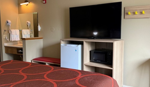 Room, 1 King Bed, Accessible, Non Smoking (Bathtub w/ Grab Bars)