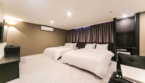 Family Twin Room