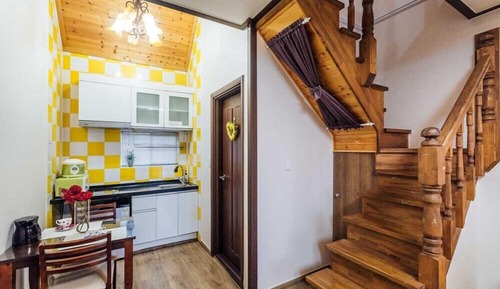 Room (Lemon Yellow)