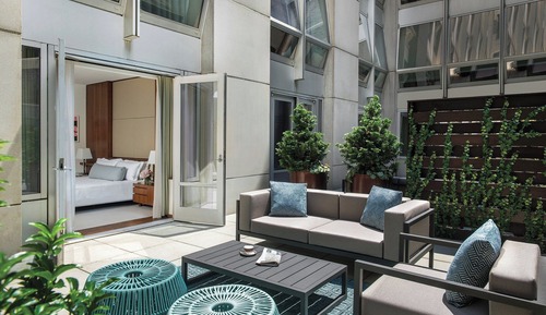 Deluxe King with Courtyard Terrace